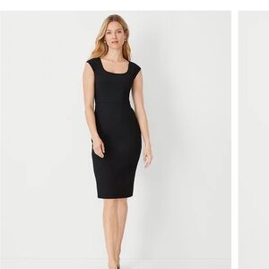 Ann Taylor Scoop Neck Sheath Dress in Bi-Stretch Size 8P